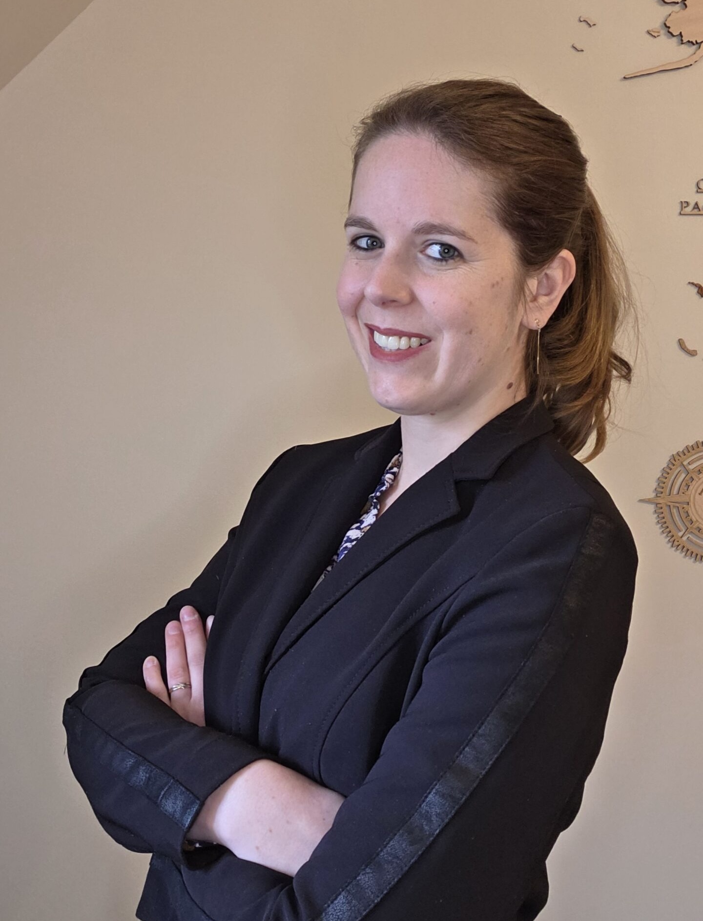 Sarah, consultante en santé sexuelle infantile et experte EVARS 0–12 ans accompagnant les parents pour protéger leurs enfants des violences sexuelles.