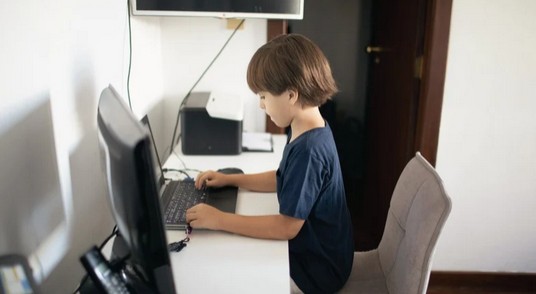 Atelier enfants 9-12 ans internet sécurité cyberharcèlement réseaux sociaux protection en ligne enfants