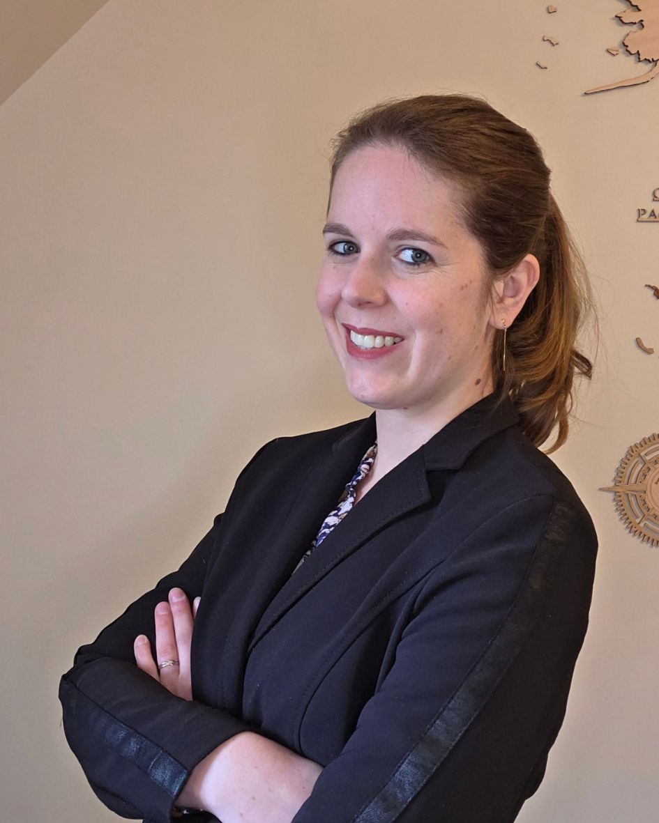 Sarah, consultante en santé sexuelle infantile et experte EVARS 0–12 ans accompagnant les parents pour protéger leurs enfants des violences sexuelles.